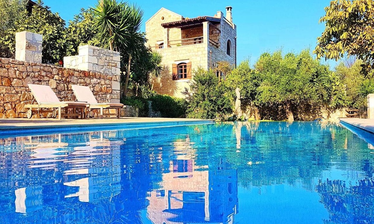 Apokoronas Villa | Villa 'Studio For 2 Adults' with Mountain View, Wi-Fi and Air Conditioning