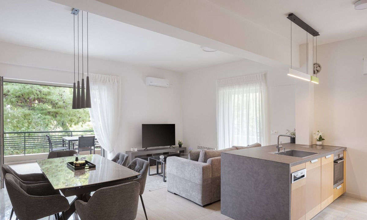 Vouliagmeni Apartment | Vouliagmeni Stylish Apartment