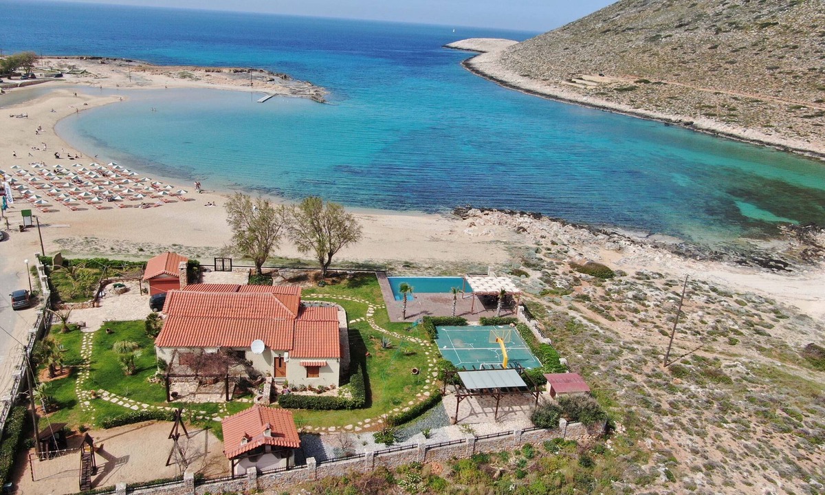 Stavros Villa | When the Pool Meets the Sea – Where Anthony Quinn Danced the Sirtaki
