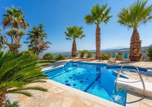 215 m² Villa ∙ 4 bedrooms ∙ 8 guests in Agia Triada