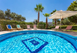255 m² Villa ∙ 5 bedrooms ∙ 12 guests in Agia Triada