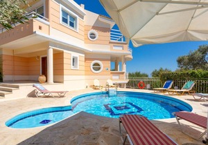 255 m² Villa ∙ 5 bedrooms ∙ 12 guests in Agia Triada