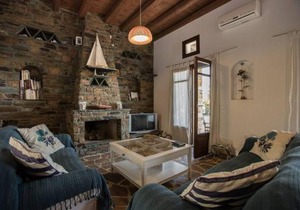 2AG252-House with a pool in Andros in Koumárion