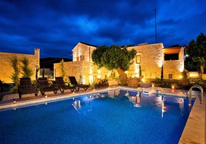 Arcus Suites in Aryiroupolis