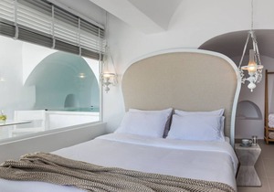 Nefeles Senior Suite by Fantasia Villas in Santorini