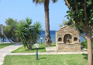 Quiet Beachside Spacious Bungalows + Amazing Seaview + Pool in Lefokastro