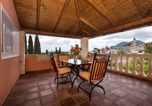 The Old Mansion Three Bedroom Apartment in Sinarades