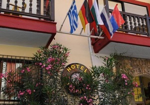 Welcome To Hotel petunia, In Neos-marmaras,xalkidiki ,greece, triple room 7 in Neos Marmaras