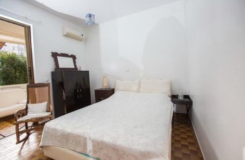 Varkiza Apartment | Άνετη διαμονή 100 μέτρα από τη θάλασσα - Βάρκιζα