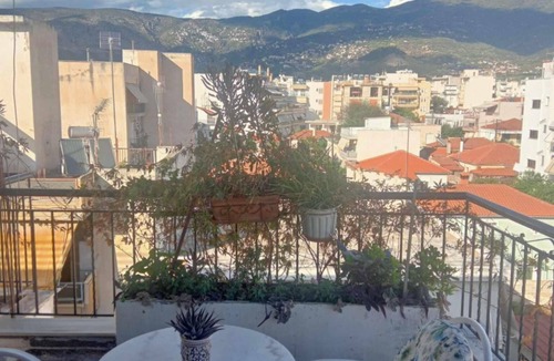 Volos City Centre Apartment | Ρετιρέ μεγάλο 3 δωμάτια.καθιστικό με βεράντα αγ. Κωσταντίνος με θέα το Πήλιο