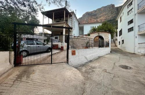 Leonidio House | Το σπίτι του Καντήλα