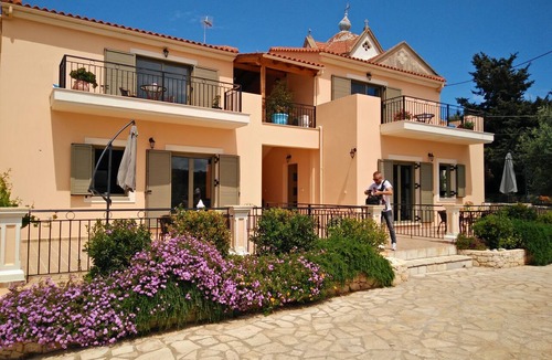 Antipata Apartment | #1-Clean, self catering 2 bedroom apartment with large balcony and free parking