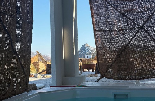 Skiros House | 2-bedroom house in adorable Molos with Starlink and private pool