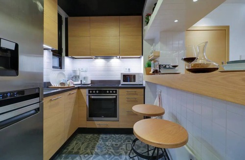 Mousio Apartment | 25 Guests: 3 Apts, Near Metro!