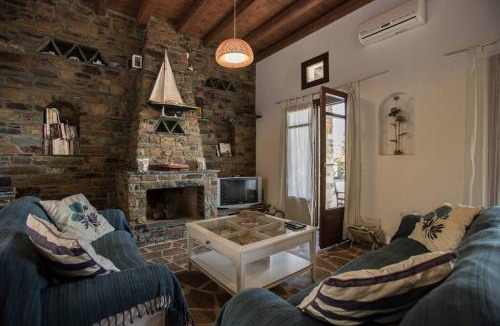 Kato Fellos House | 2AG252-House with a pool in Andros