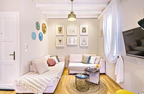 Old Town Apartment | 2BDR Top Floor Apartment-Heart of Corfu Old Town