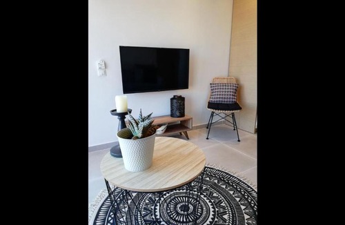 Katsarou Apartment | 2br Suite White gea with private pool no01