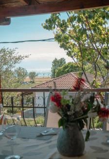 Nea Iraklia House | "2steps from the BEACH"