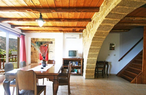 Topolia House | 3-bedroom Topolia House With Shared Pool
