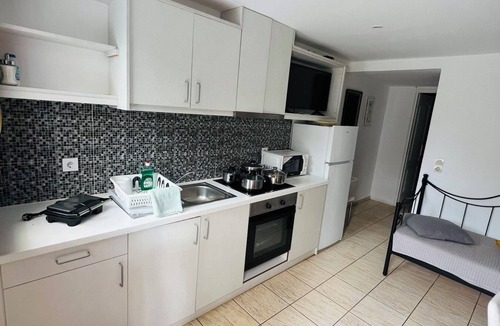 Perissa Villa | 3 Bedrooms Apartment included Car Rental (heated pool)