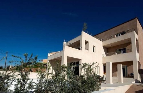 Kokkinon Khorion Villa | 4 Bedroom Sea View villa close to the beach