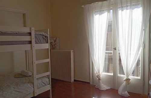 Athens Hostel | 4 Single beds room 5' from metro