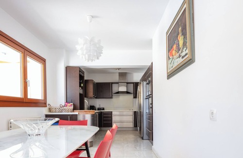 Akrotiri Villa | 8BR Twin-Villa Retreat in Lush Gardens by etouri