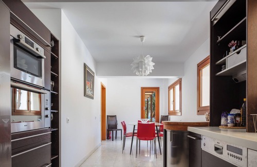 Akrotiri Villa | 8BR Twin-Villa Retreat in Lush Gardens by etouri