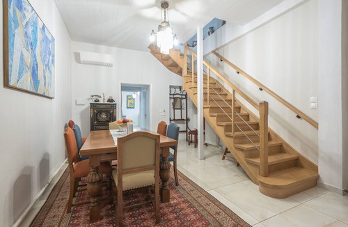 Plaka Villa | A Four bedroom Villa in the famous Plaka Area