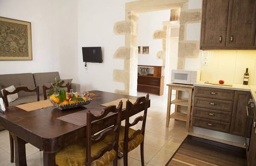 Drapanias Cottage | A fully renovated stone-built house of 1900.