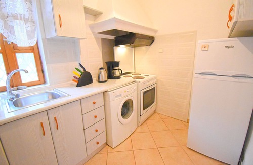Metamorfosi House | A groundfloor beachfront apartment at Metamorfosi Sithonia for 5 guests