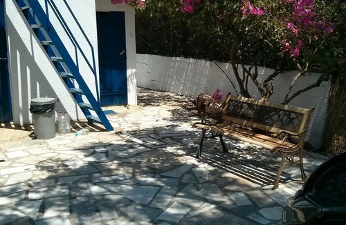 Agios Nikolaos Town Cottage | A Small Villa Made for Exclusivity & Relaxation. 5' Walk To The Beach + WiFi