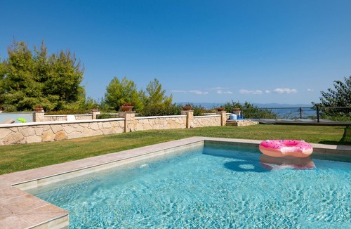 Pallini Villa | A stylish villa with private pool overlooking the Toroneos Gulf