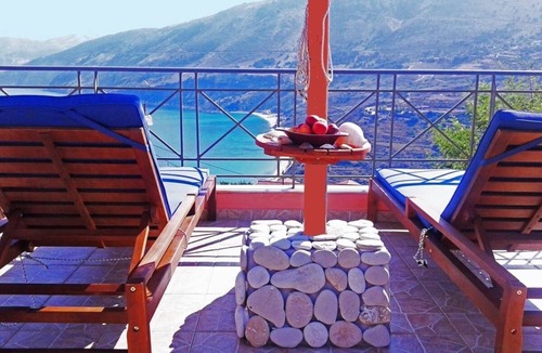 Argostoli Villa | A sunny villa 3 b/r 2 b/th near the sea