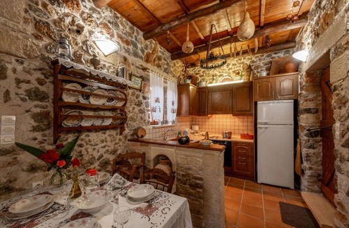 Malaxa Apartment | Agapi’s Charming Retreat, Holiday Home