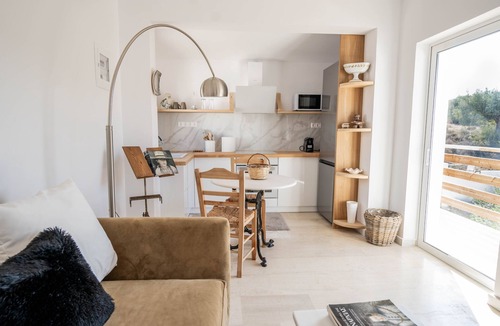 Limni Vouliagmenis House | Agrambeli Apartment 7/7 at Heraion Lagoon