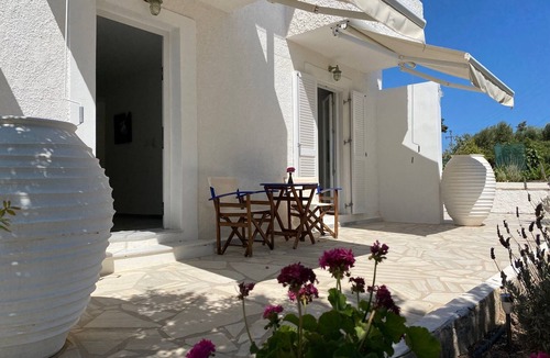 Aliki Apartment | AGRIKIA Apartment n ° 2 for 2 persons maximum