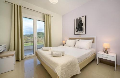 Parelia Apartment | Aliki`s Luxury Suite with view, pet friendly!