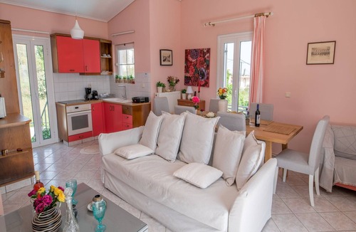 Paliki Apartment | Aliki's Top Floor Suite