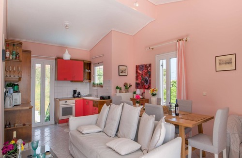 Paliki Apartment | Aliki's Top Floor Suite