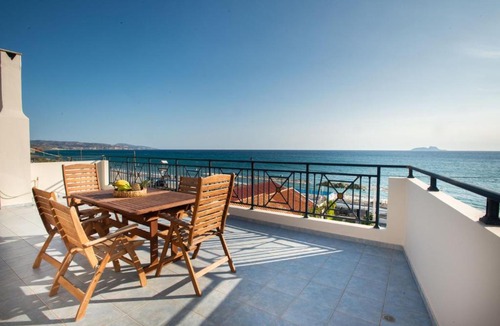 Kokinos Pirgos Apartment | Alkioni Suites - beachfront, with sea view