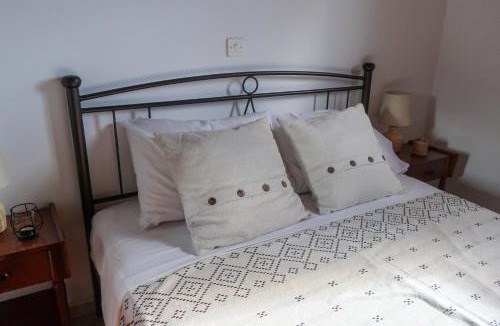 Vasilopoulo House | Alkis Olive Grove Cottage