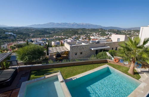 Plaka Villa | Almi-Cove Hill Top Villa II