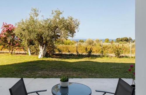 Agios Nikolaos Apartment | Amalfi by halu!, Apartment with private garden