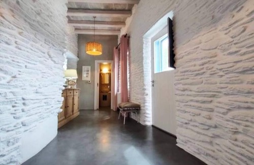 Menites House | Amarienitas Suites