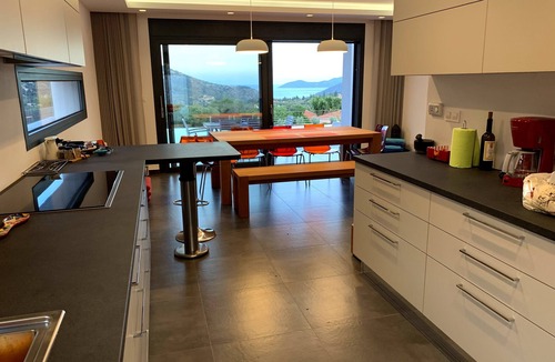Bekatorata Villa | Amazing sea views, Privacy, Luxurious Infinity Pool, Flexible Check-in/Check-out