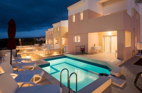 Adele Villa | Amazing Villa Fragika IV in a picturesque village