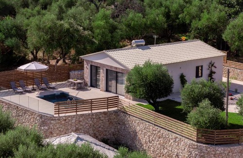 Neromilos Villa | An ar Villa