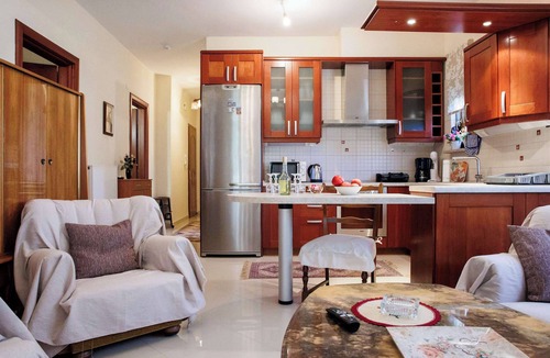 Maniakoi House | Anastasia's Kastoria Cozy Modern Garden Retreat