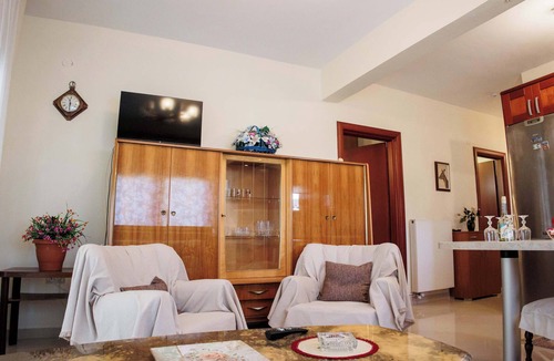 Maniakoi House | Anastasia's Kastoria Cozy Modern Garden Retreat